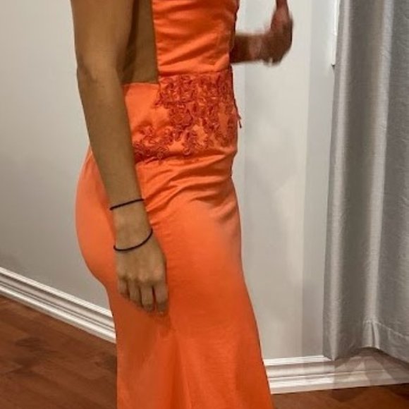 Evening Dress. Rich coral color. Size 8 - Picture 3 of 5